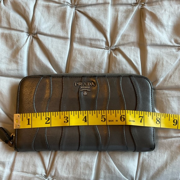 Prada Wallet - Picture 2 of 16